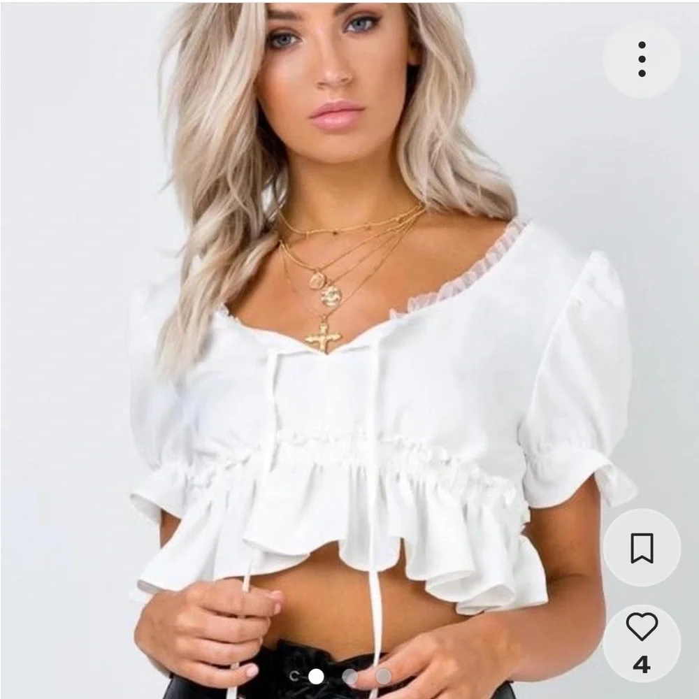 LIONESS small White Ruffled Crop Top tie front, puffy sleeves - Picture 2 of 8